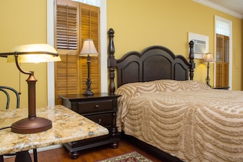 Room, Private Bathroom (11 Railroad Room)