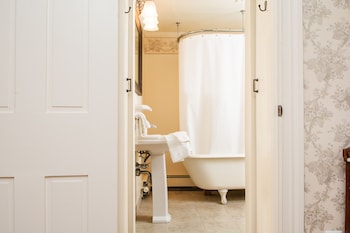 Room, Private Bathroom (#6 Absecon Room)