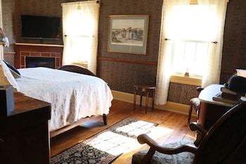 Room, Private Bathroom (#3 Dr. Jonathan Pitney Room)