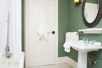 Room, Private Bathroom (#4 Reeds Room)