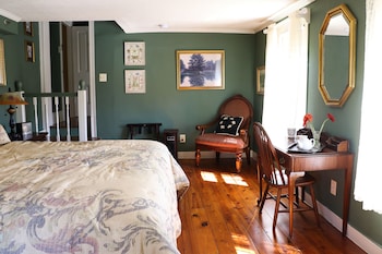 Room, Private Bathroom (#4 Reeds Room)