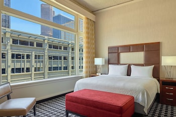 Suite, 1 Bedroom, City View (Dining Area)