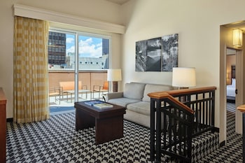 Suite, 1 Bedroom, Balcony, City View (Dining Area)