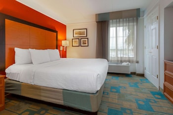 Deluxe Suite, 1 King Bed, Accessible, Non Smoking (Mobility/Hearing Impaired)