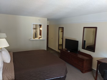 Suite, 1 King Bed, Non Smoking, Patio