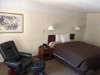 Suite, 1 King Bed, Non Smoking, Patio