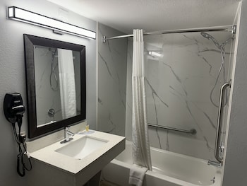 Room, 1 King Bed, Accessible, Non Smoking (Hearing, Tub w/Grab Bar)
