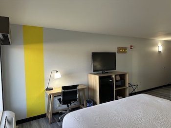 Room, 1 King Bed, Accessible, Non Smoking (Hearing, Tub w/Grab Bar)