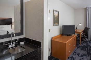 Room, 2 Queen Beds, Accessible Bathtub