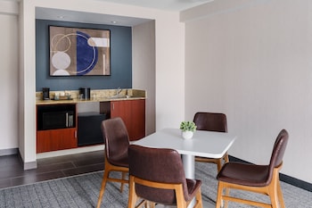 Executive Suite, 1 Bedroom (Mobility/Hearing Accessible, Tub)