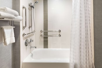 Room, 1 King Bed, Accessible, Bathtub