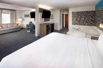 Suite, 1 King Bed, Non Smoking, Hot Tub