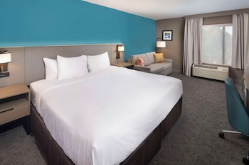 Suite, 1 King Bed, Non Smoking