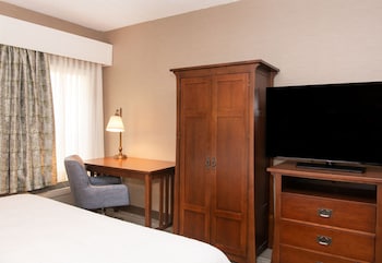 Suite, 1 King Bed, Accessible, Fireplace