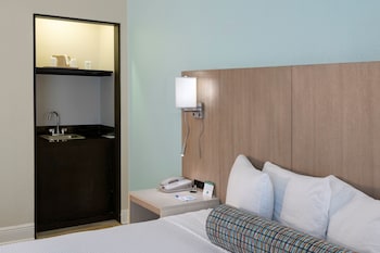 Standard Room, 1 King Bed, Accessible