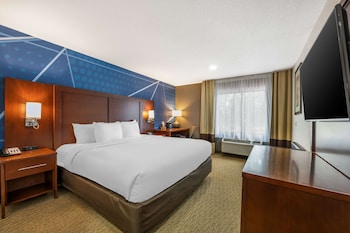 Suite, 1 King Bed, Accessible, Non Smoking (Interior Corridor)