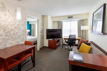 Suite, 1 Bedroom (Mobility Accessible, Roll-in Shower)