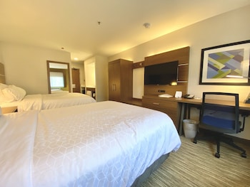 Studio Suite, 2 Queen Beds (Bath/Shower Combo)