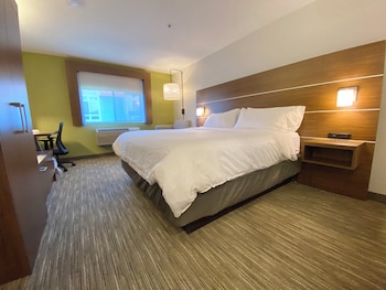 Standard Room, 1 King Bed, Accessible (Mobility Tub)