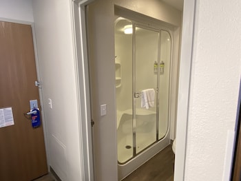 Studio Suite, 2 Queen Beds (Bath/Shower Combo)