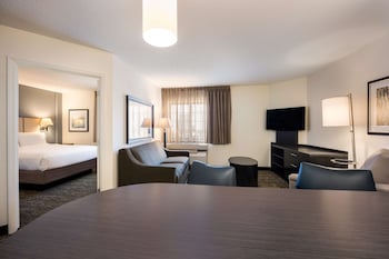 Suite, 1 Queen Bed, Accessible (Mobility Roll in Shower One Bedroom)