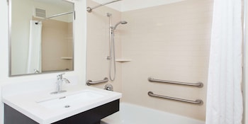 Studio Suite, 1 Queen Bed, Accessible (Mobility Tub)