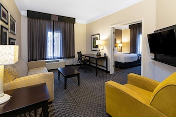 Suite, 1 Bedroom, Non Smoking, Pool View (1King Bed)