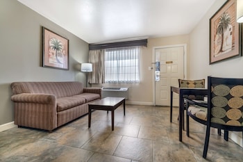Standard Room, 1 King Bed, Non Smoking, Refrigerator & Microwave