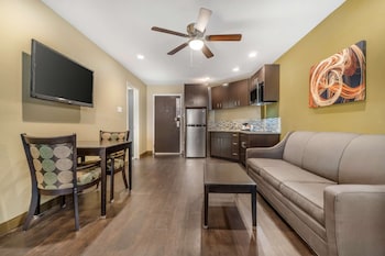 Suite, 2 Queen Beds, Non Smoking, Kitchen (with Sofabed)