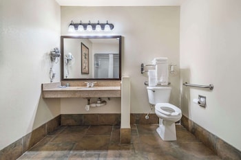 Standard Room, 2 Queen Beds, Accessible, Refrigerator & Microwave (1st Floor)