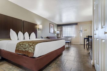 Standard Room, 1 King Bed, Non Smoking, Refrigerator & Microwave