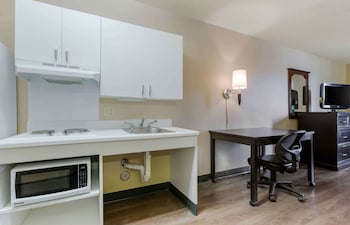 Studio, 1 Queen Bed, Accessible, Non Smoking