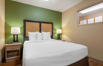 Deluxe Studio, 1 Queen Bed with Sofa bed, Non Smoking