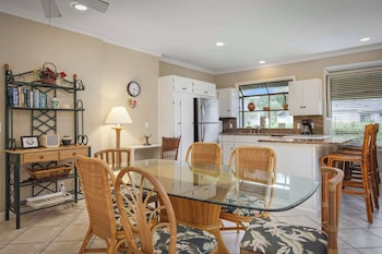 House, 3 Bedrooms, 3 Bathrooms (Private)