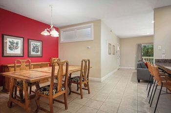 Suite, 2 Bedrooms, 2 Bathrooms, Garden View (With Loft)