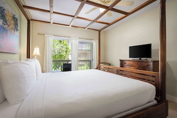 Suite, Multiple Beds, Garden View (1 King Bed and 1 Queen Bed)