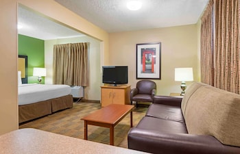 Deluxe Studio, 1 Queen Bed with Sofa bed, Accessible, Non Smoking