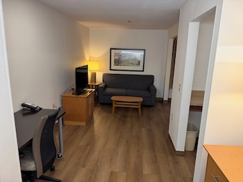 Deluxe Studio, 1 Queen Bed with Sofa bed, Accessible, Non Smoking