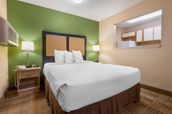 Deluxe Studio, 1 Queen Bed with Sofa bed, Non Smoking