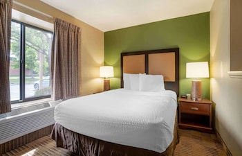 Deluxe Studio, 1 Queen Bed with Sofa bed, Non Smoking