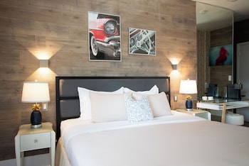 Premium Single Room, 1 King Bed