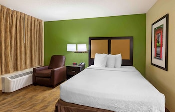 Studio Suite, 1 Queen Bed, Non Smoking, Kitchen