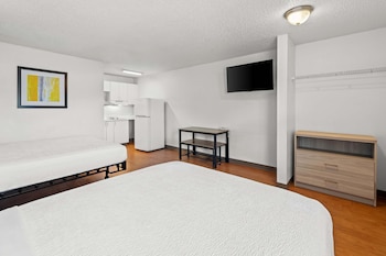 Economy Studio, 2 Queen Beds, Non Smoking