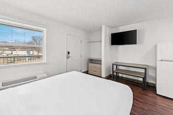 Economy Studio, 1 Queen Bed, Non Smoking