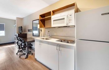 Studio, 1 Queen Bed, Non Smoking (Hearing Accessible)