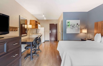Studio, 1 Queen Bed, Non Smoking (Hearing Accessible)