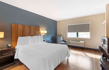 Studio, 1 Queen Bed, Non Smoking (Hearing Accessible)