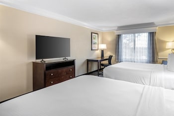 Standard Room, 2 Queen Beds, Non Smoking, Microwave