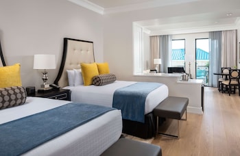 Club Queen Suite