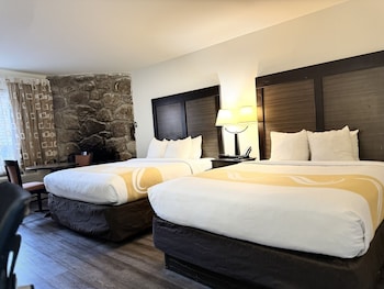 Room, 2 Queen Beds, Non Smoking, Poolside